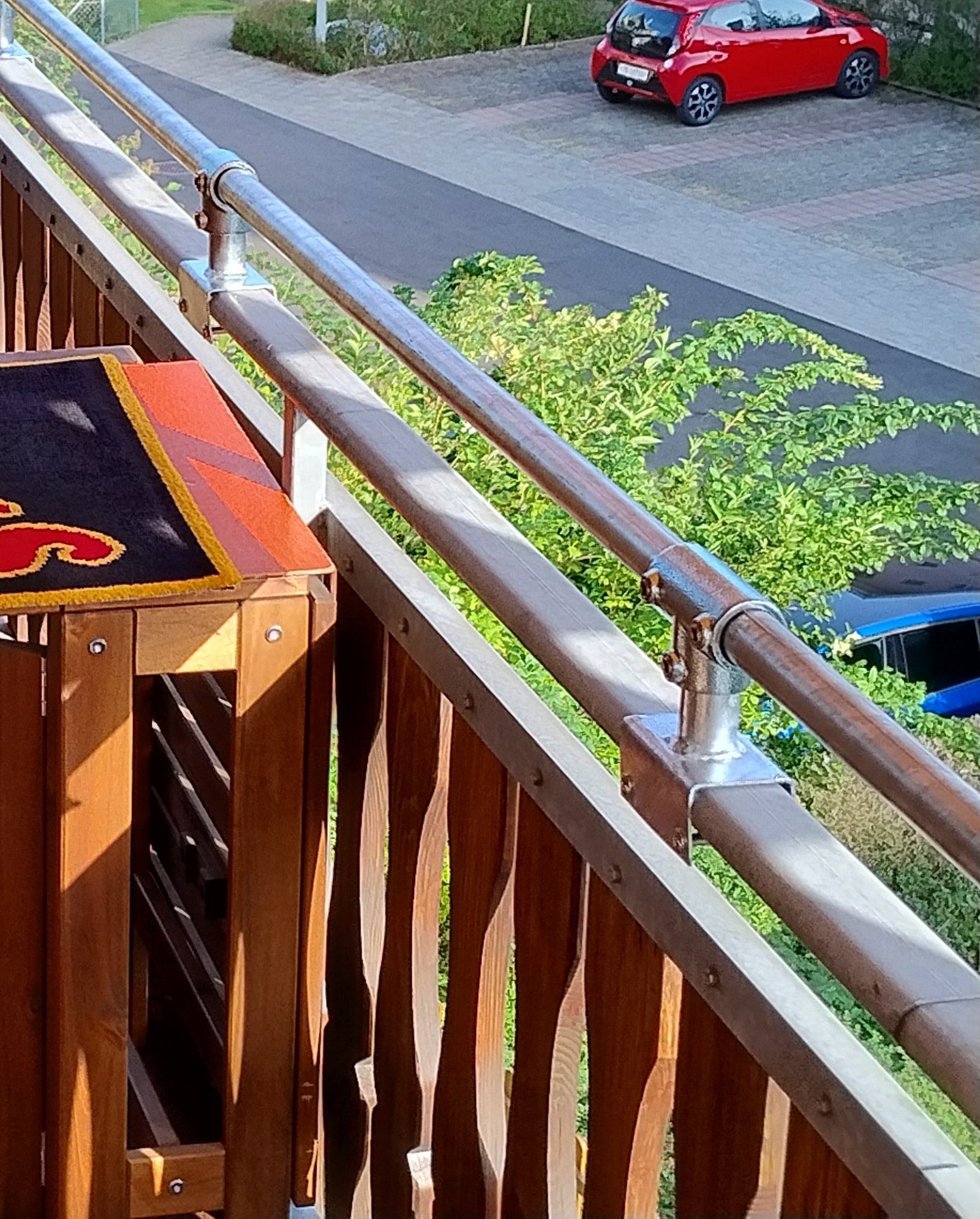 Geländer zu niedrig? So einfach gelingt die Erhöhung bei Sonderprofilen!