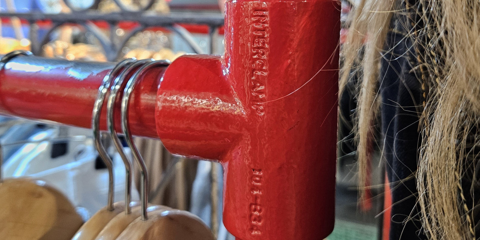 Rohrverbinder aus STAHL plus – Industrielles Design für Kleidergestelle & Ladenbau