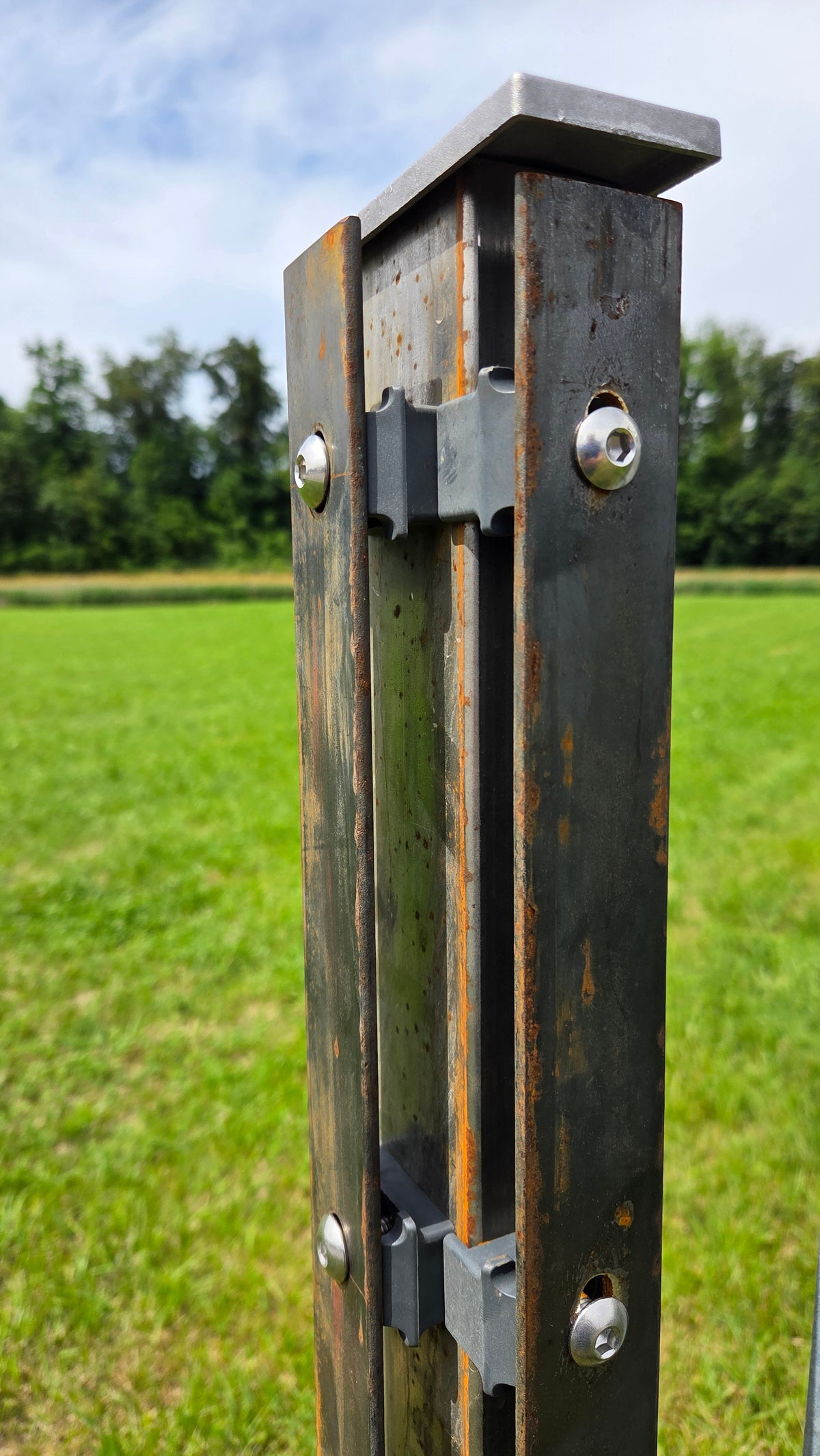 Doppelstabmatten Pfosten mit Abdeckleiste