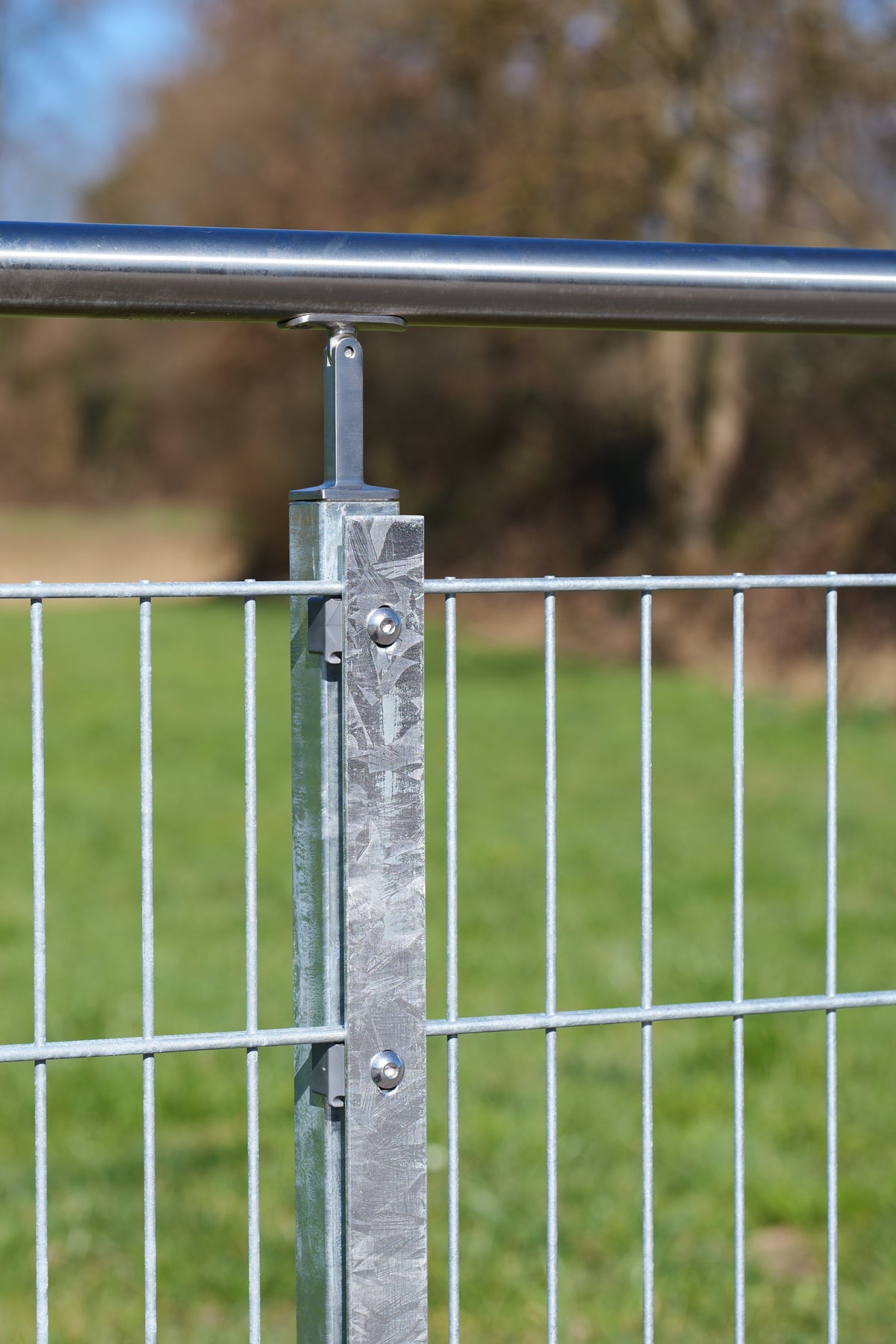 Pfosten 40/40 / mit Fussplatte, für Handlaufhalter und Doppelstabmatten