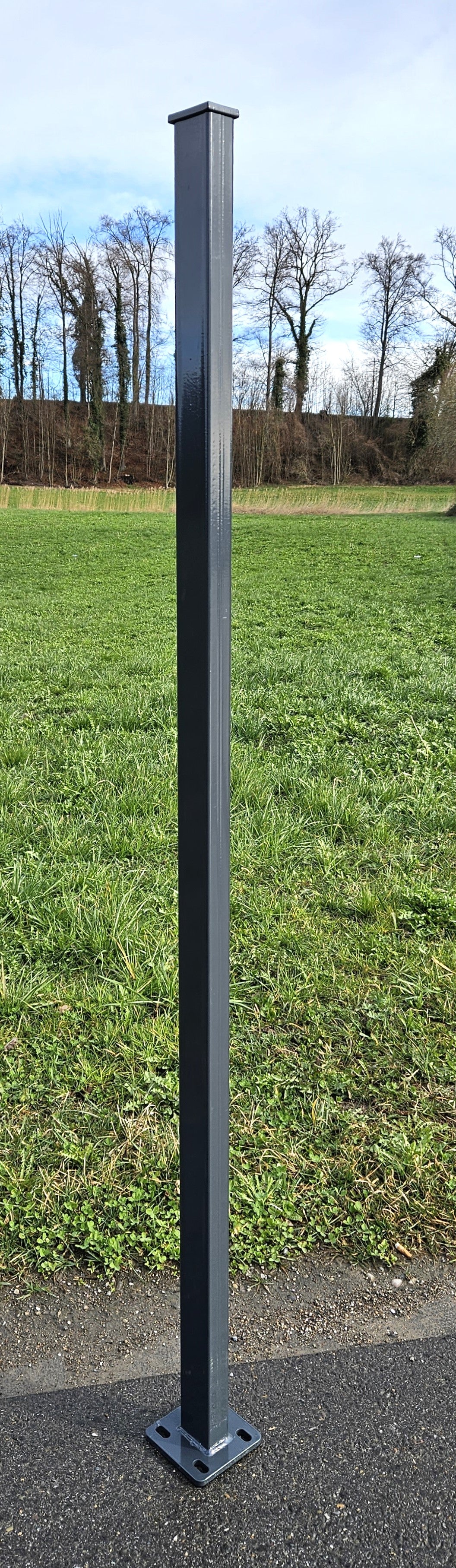 Vierkantrohr / Pfosten, 60/40 mm mit Fussplatten