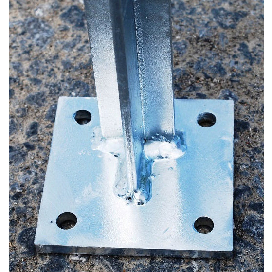 T-Stahlpfosten 40mm x 40 mm, Ausschnitt vom unteren Teil
Materialstärke 4 mm, unten ist mittig  eine Metallplatte mit 4 Löcher angeschweisst 10cm x 10 cm, feuerverzinkt