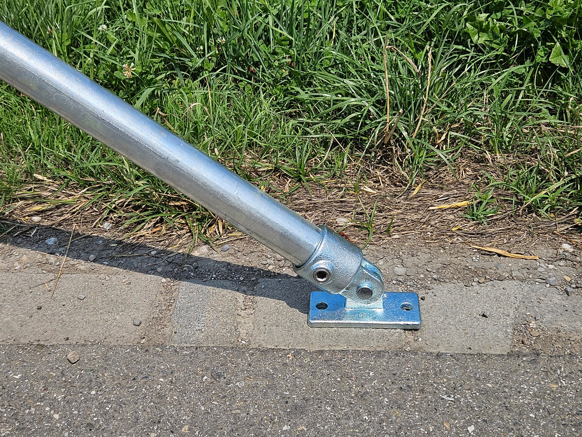 Contrefiche avec plaque de base
