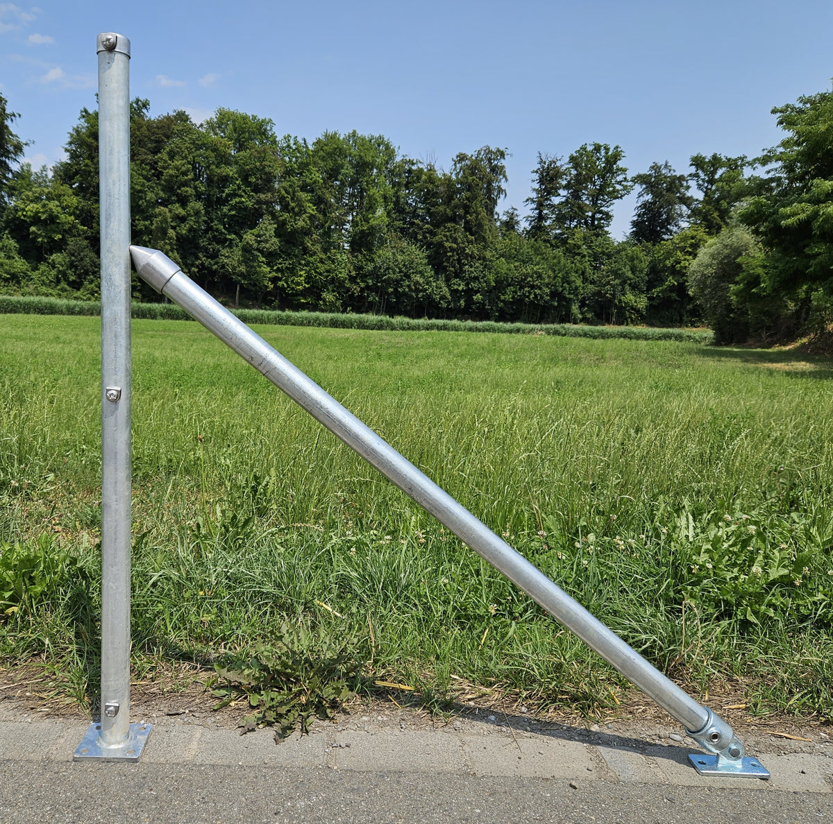 Contrefiche avec plaque de base